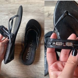 Italian Shoemakers Sandals Womens Size 9 Flip Flop Jewels Beaded Neutral